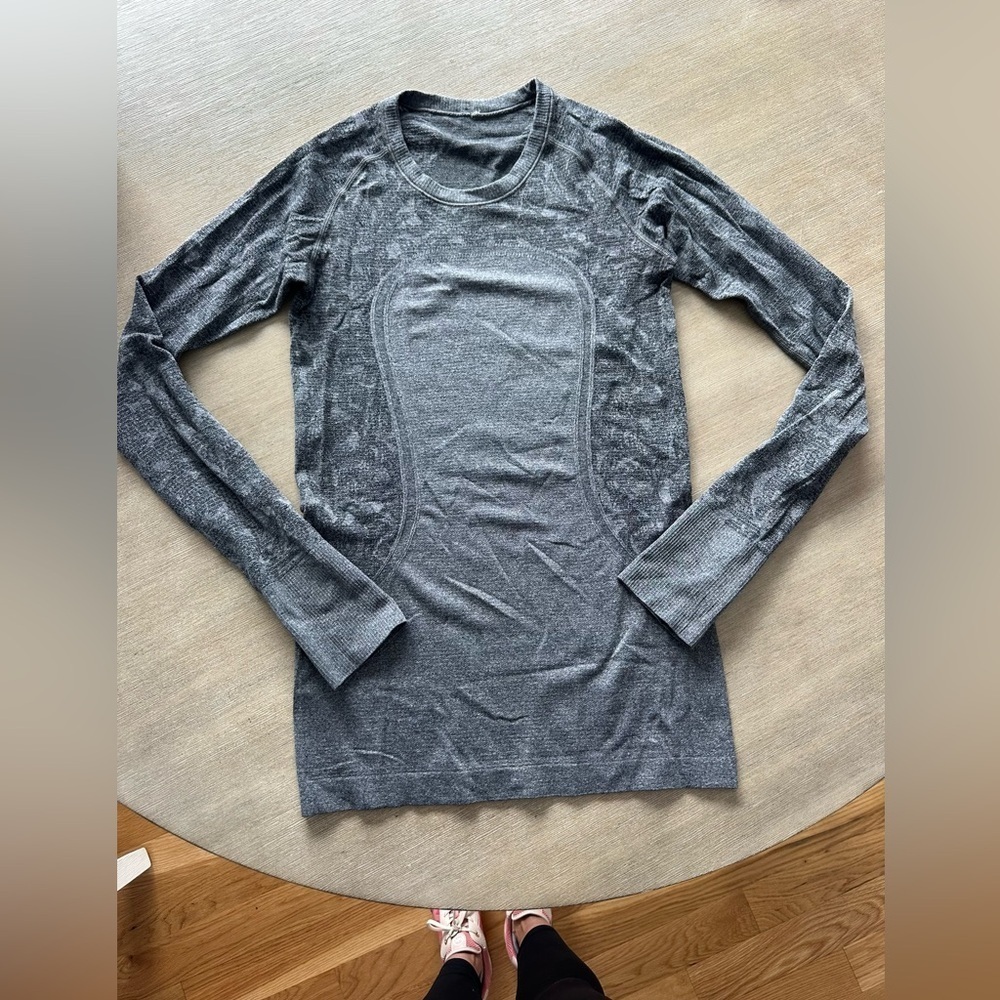 Lululemon Gray Long Sleeve Top 8 (estimate)